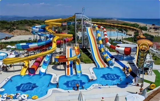 Un bon prix. Parc à thème aquatique commercial piscine promenades toboggan en fibre de verre en ligne