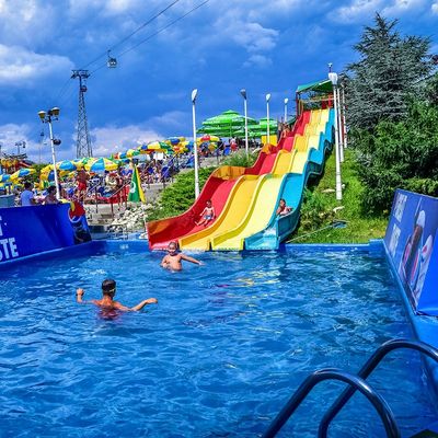 Un bon prix. ODM Grand parc d'attractions aquatiques en plein air piscine d'été glissade arc-en-ciel en fibre de verre pour enfants en ligne