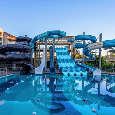 Un bon prix. Parc aquatique terrain de jeux en plein air piscine toboggan en fibre de verre Pour la vente de piscine en ligne