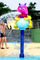 Animaux d'Aqua Park Equipment Water Squirting d'enfants se tenant sur un Polonais