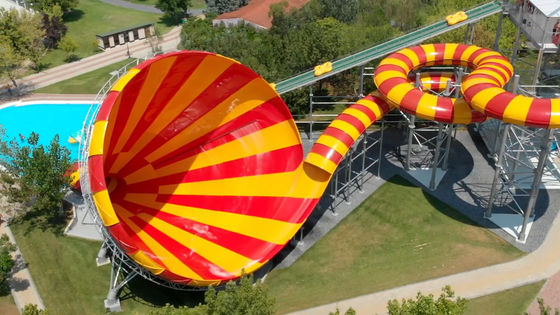 qualité Glissières d'eau commerciales adultes de fibre de verre de grand de trompette de l'eau équipement de parc à thème Usine