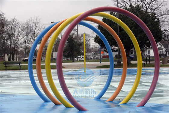 Un bon prix. Les anneaux de l'eau de parc aquatique d'enfants pulvérisent les jouets, 4 morceaux comme ensemble en ligne