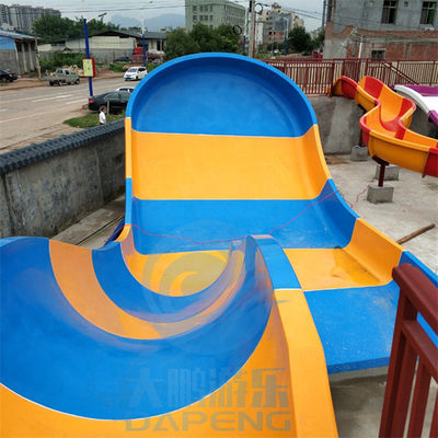 Petite glissière de piscine de fibre de verre d'enfants de glissière d'eau de boomerang