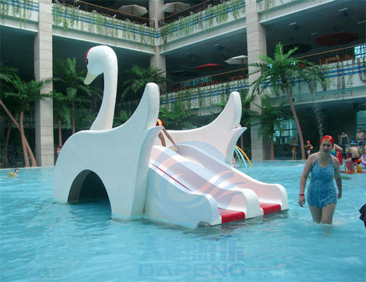 Les enfants de cygne arrosent la protection d'éclaboussure de glissière de piscine de fibre de verre de glissière adaptée aux besoins du client