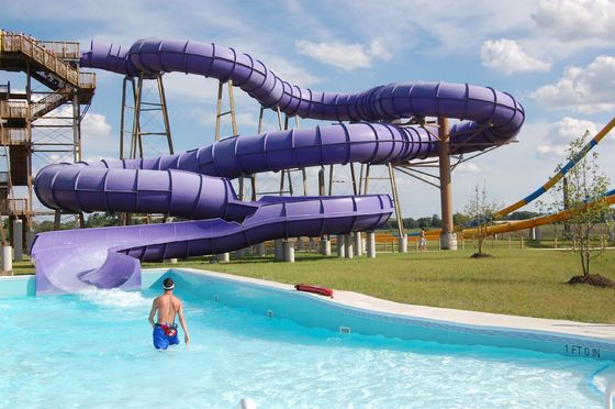 Parc d'attractions personnalisé Rides en fibre de verre pour le plaisir Tubo Slide Aqua Play au-dessus du parc aquatique souterrain