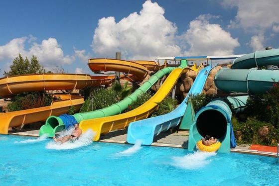 Équipement de piscine pour parcs aquatiques commerciaux extérieurs en fibre de verre