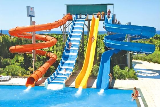Un bon prix. Parcs aquatiques en fibre de verre de couleur personnalisée Glissière de jeux d'eau extérieurs Équipement de piscine pour enfants en ligne