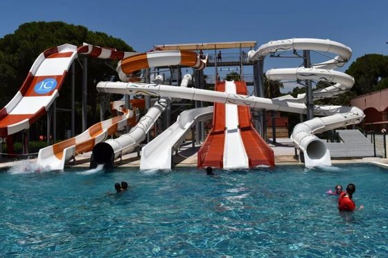1 personnes Parcours arrière piscine en fibre de verre toboggan à eau largeur 7m