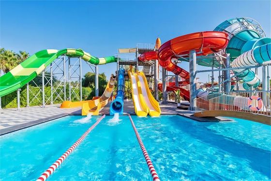 Glissière d'eau en fibre de verre de 12 mm pour enfants Parcs aquatiques commerciaux extérieurs Piscine de natation