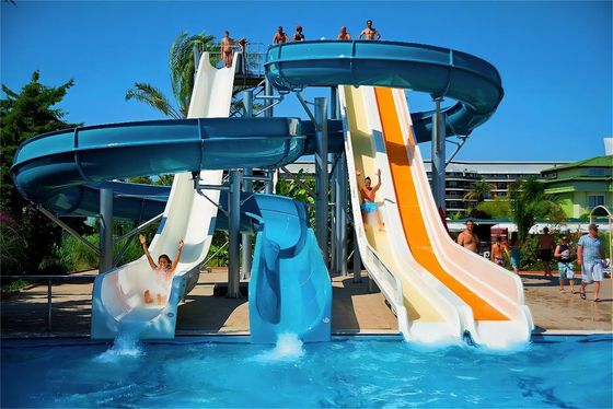 Un bon prix. ODM équipement de jeux d'eau en plein air piscine glissière dans le sol en ligne