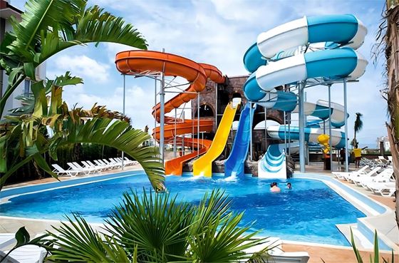 18.5Kw Équipement pour les aires de jeux aquatiques Grand toboggan de piscine Accessoires de terrain de jeux extérieur