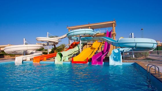 12 mm d'épaisseur Fibre de verre Glissières de piscine Équipement de terrain de jeux