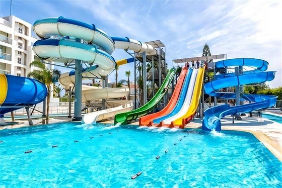 Équipement de jeux de toboggan à l'eau