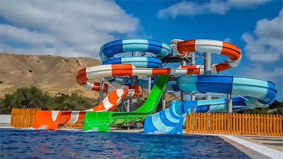 Produit de conception de la piscine sur mesure équipement de jeu de la piscine en fibre de verre toboggan à vendre
