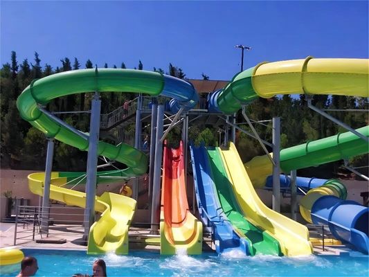 Équipement de divertissement aquatique OEM Glissière en fibre de verre pour parc d'attractions