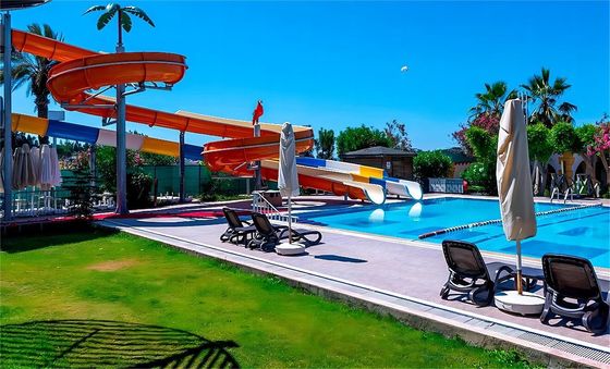 ODM équipement de parc aquatique intérieur piscine glissade en fibre de verre