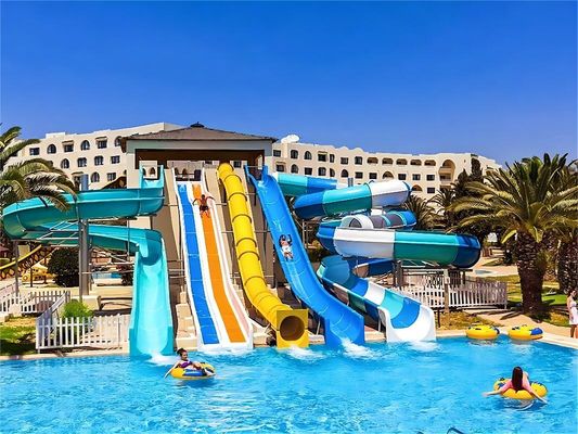 8m de hauteur Parc aquatique en plein air Jeux pour enfants Rides Fibre de verre toboggan pour les enfants