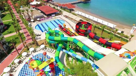 Parcs d'attractions en acier galvanisé à chaud équipement de piscine toboggan en fibre de verre