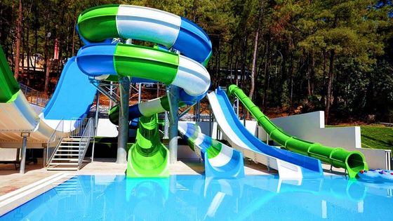 Parcs aquatiques pour adultes Jeux d'eau Slide en fibre de verre personnalisé pour piscine