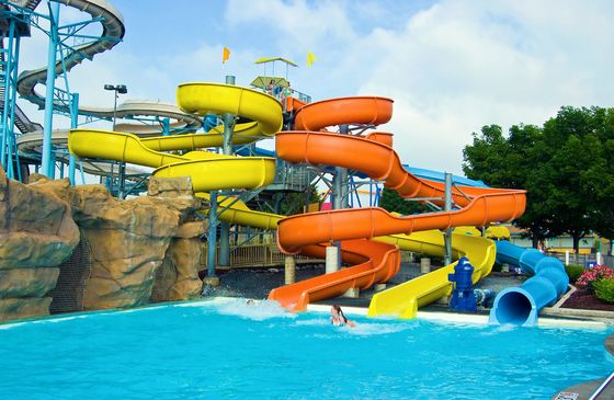 Jeux d'eau, divertissement, jeux en plein air, toboggan en fibre de verre pour enfants