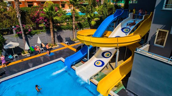 Parc d'attractions Natation Jeux aquatiques Terrain de jeux piscine de jeux d'eau toboggan pour enfants piscine