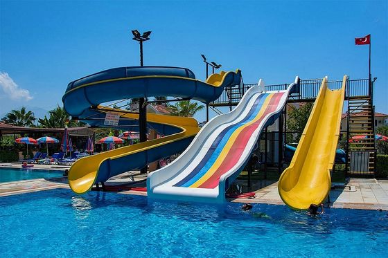 Jeux aquatiques Terrain de jeux de plein air Petite piscine de glissière en fibre de verre pour adultes