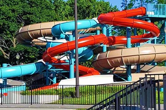 Enormes parcs aquatiques extérieurs en fibre de verre Les enfants jouent à des manèges de divertissement Parcs d'attractions Des toboggans en fibre de verre pour enfants