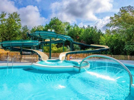 Piscine commerciale extérieure avec couloir en fibre de verre