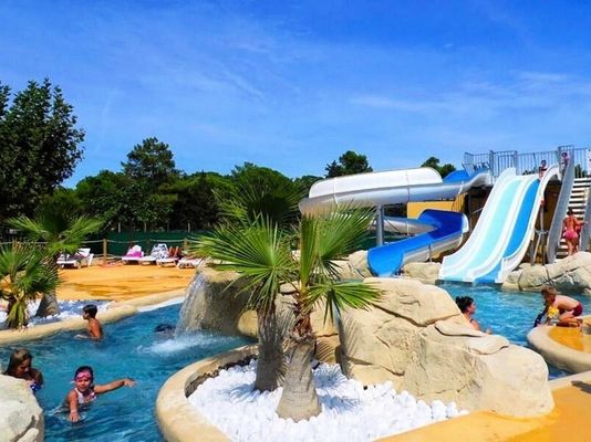 ODM Équipement de piscine pour terrain de jeux en eau extérieure Glissière en fibre de verre pour enfants