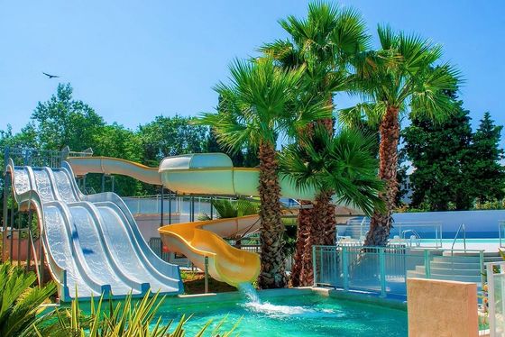5 m de hauteur Parc aquatique extérieur piscine à thème aquatique toboggan en fibre de verre en spirale