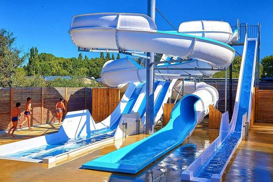 Parcs aquatiques pour enfants terrain de jeux extérieur équipement de piscine toboggan en spirale
