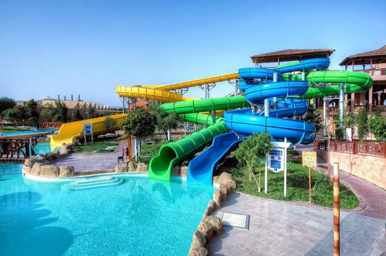 Parc aquatique terrain de jeux piscine jeux de l'eau en fibre de verre coulissante