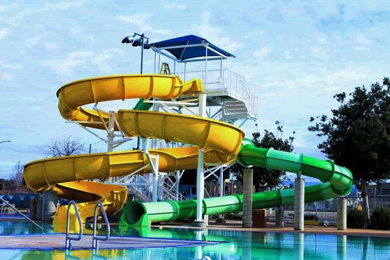 Enfants piscine Jeu d'eau Jouer en spirale Fibre de verre toboggan pour enfants
