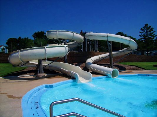Parc aquatique en plein air piscine, toboggan pour adultes