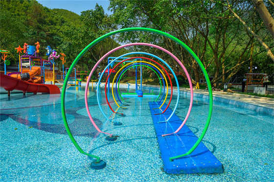 Parcs aquatiques Pads d'eau en plein air Terrain de jeux d'eau équipement de divertissement Rainbow Water Spray Loops