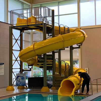 Les enfants amusement parc de jouets aquatiques promenades petite piscine aquatique toboggan