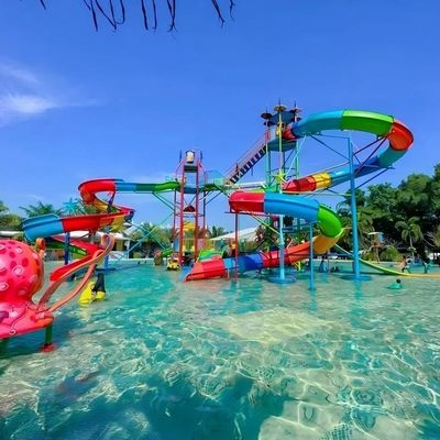 Un bon prix. Piscine de plein air petit toboggan en fibre de verre en ligne