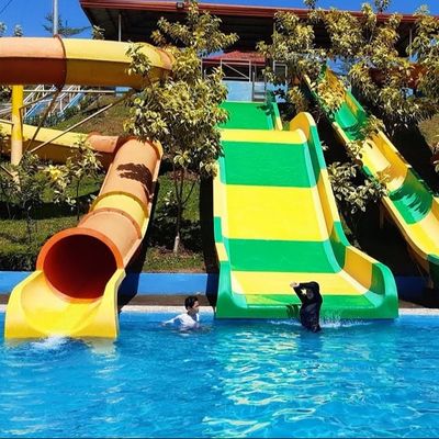 Salle de bain pour enfants en plein air commercial Glissière en fibre de verre