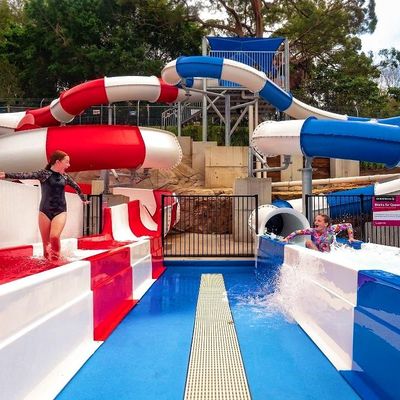 Équipement de parc aquatique divertissement Jeu d'été Glissière en fibre de verre pour adultes