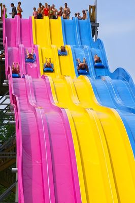 Un bon prix. Toboggan aquatique en fibre de verre pour piscine, amusement familial à grande vitesse, pour jeux aquatiques de parc aquatique en ligne