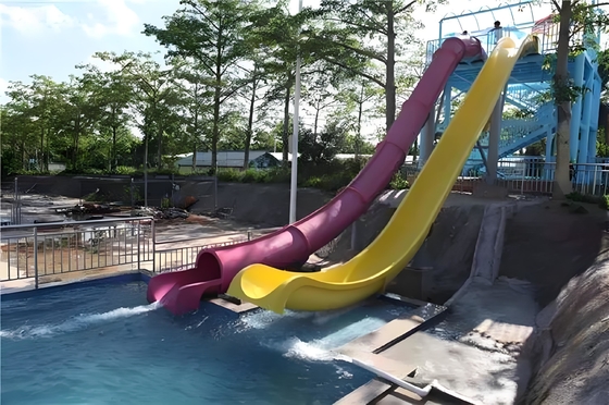 Équipement de jeu en eau en fibre de verre piscine à tobogganes Plongez sur des toboggans d'eau extérieurs Fabricant Machine d'amusement à toboggan à baril à toboggan ouvert