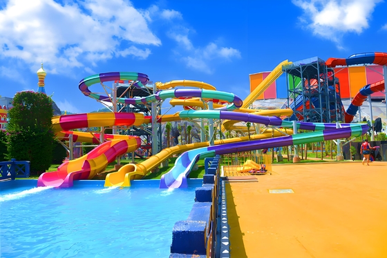 Un bon prix. Grands équipements d'amusement extérieurs Parc aquatique Toboggans aquatiques en fibre de verre Jeux aquatiques Toboggan aquatique pour piscine Spirale ouverte Adapté aux adultes et aux enfants Personnalisation en ligne
