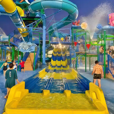 Un bon prix. Glissières d'eau en fibre de verre résidentielles personnalisées Glissières de course colorées avec conception 2D Pour les hôtels Piscines en ligne