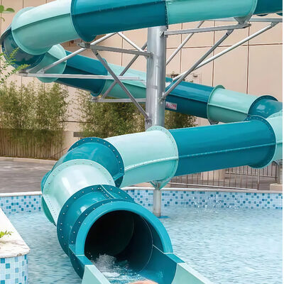 Un bon prix. Toboggan aquatique en fibre de verre en spirale fermée, coloré, multiples combinaisons pour adolescents et enfants, conception personnalisable pour piscines en ligne