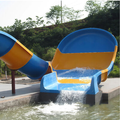 Un bon prix. 1.9 M Mini Boomerango Water Slide en fibre de verre coloré personnalisé pour l' équipement de parc aquatique extérieur en ligne