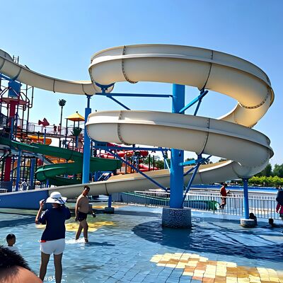 Un bon prix. Vente en gros de glissière spirale en fibre de verre d'épaisseur de 6 à 8 mm équipement de parc aquatique avec garantie d'un an en ligne