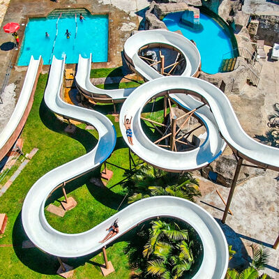 Un bon prix. Toboggan aquatique en spirale en fibre de verre pour parc aquatique, équipement commercial de 6 à 8 mm d'épaisseur avec 1 an de garantie en ligne