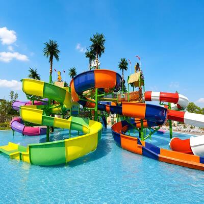 Projet professionnel de glissière à grande échelle de parc aquatique en fibre de verre pour un complexe commercial et un hôtel