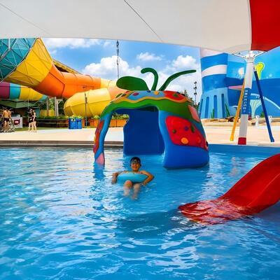 Parc aquatique sur le thème des pommes, aire de jeux d'eau, conception de piscine pour enfants en fibre de verre à vendre