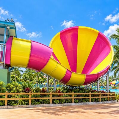 Un bon prix. Toboggan aquatique en fibre de verre en forme d'entonnoir de tornade le plus populaire, couleur arc-en-ciel, attraction aquatique pour parcs aquatiques en ligne